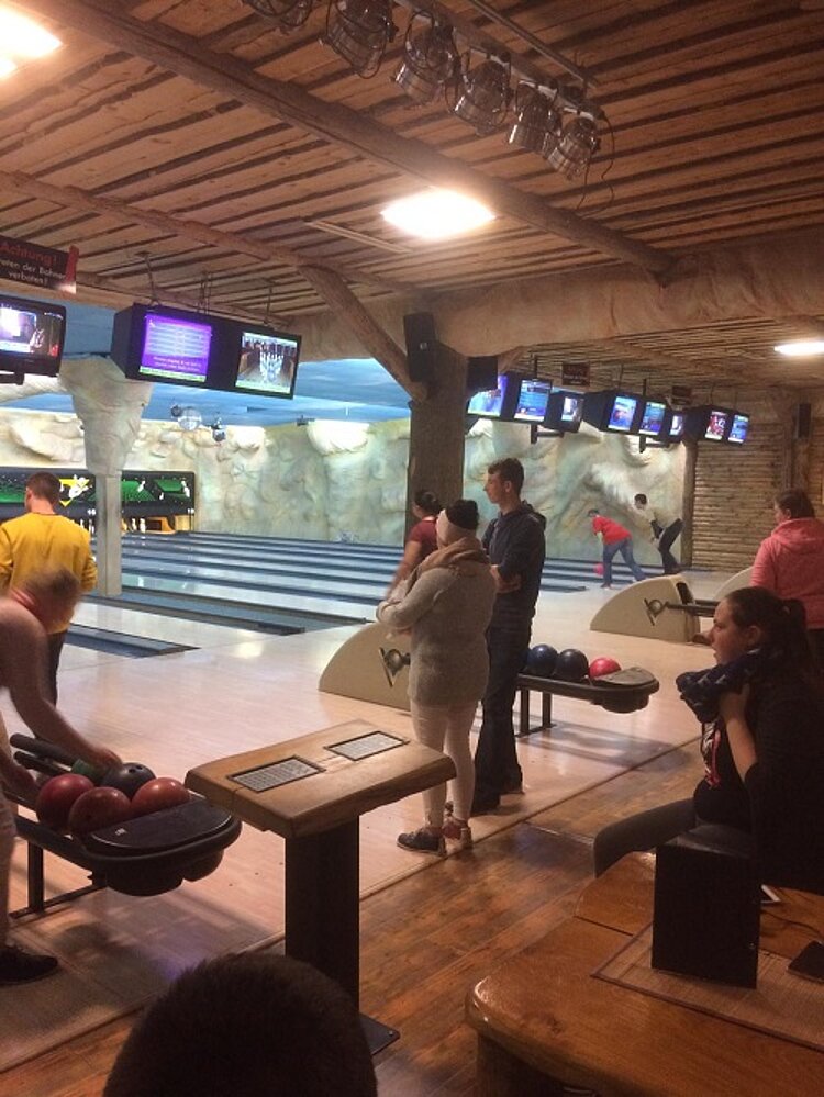 Weihnachtsbowlen des Jugendwohnheims Weihnachtsbowlen des Jugendwohnheims