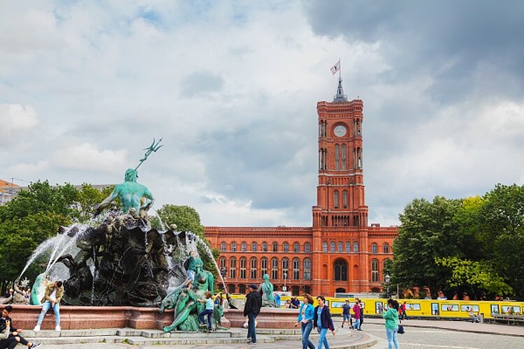 Berliner Senatorin hält Plädoyer für die Aufnahme einer Berufsausbildung