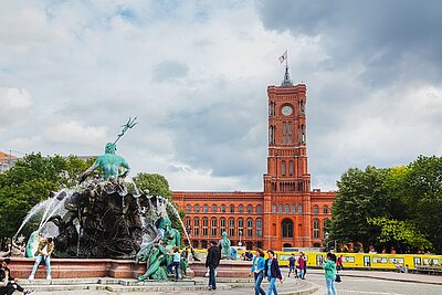 Berliner Senatorin hält Plädoyer für die Aufnahme einer Berufsausbildung