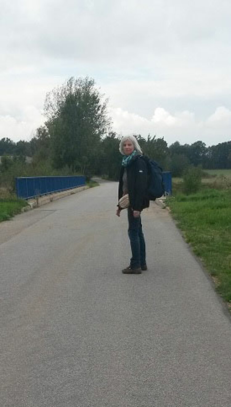 Auf unbekannten Wegen „Zurück nach Hause“ pilgern Auf unbekannten Wegen „Zurück nach Hause“ pilgern