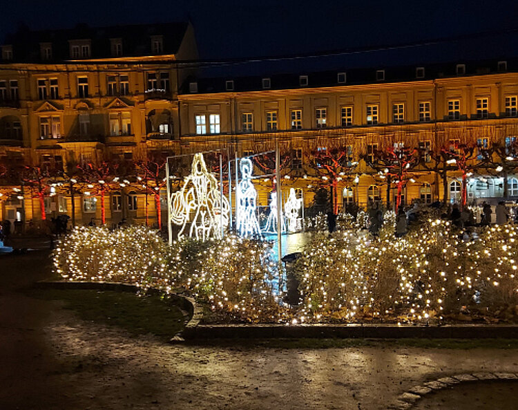 Wir wünschen eine frohe Advents- und Weihnachtszeit Wir wünschen eine frohe Advents- und Weihnachtszeit