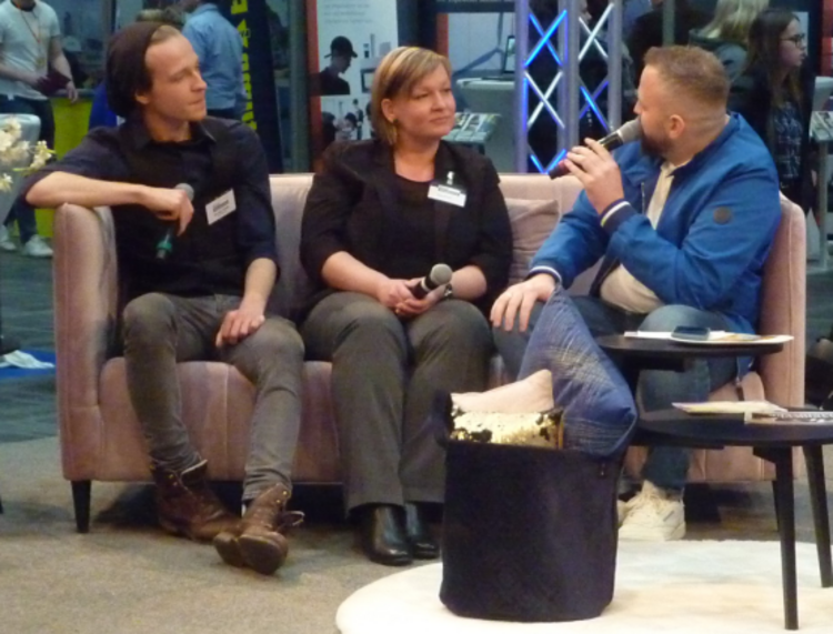Im "Sofa Talk" auf der Messe Im "Sofa Talk" auf der Messe