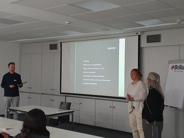 Teilnehmende des RAD bei ihrer Präsentation.