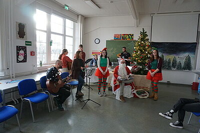 HoHoHo… Weihnachtliches Kinderfest an den Euro-Schulen Hohenstein-Ernstthal HoHoHo… Weihnachtliches Kinderfest an den Euro-Schulen Hohenstein-Ernstthal