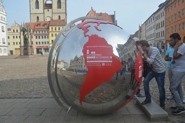 Deutschkursteilnehmer auf Rundreise durch die Region Deutschkursteilnehmer auf Rundreise durch die Region