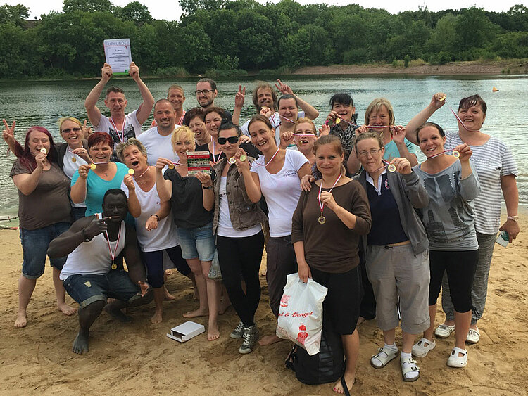 Unglaublicher Sieg beim Drachenbootrennen! Unglaublicher Sieg beim Drachenbootrennen!