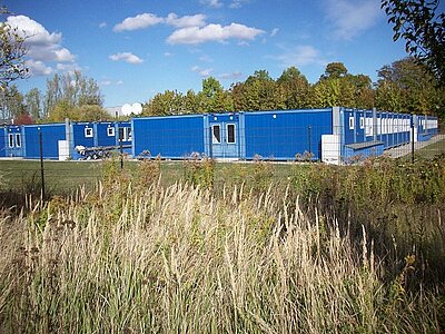 Mitarbeiter unterstützt Wohnungslose