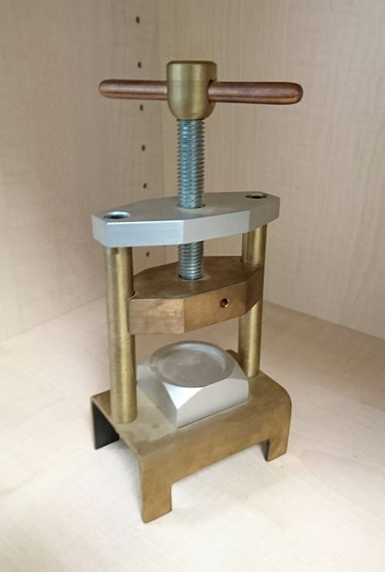 Metallarbeiten aus den Kerpener Werkstätten Metallarbeiten aus den Kerpener Werkstätten
