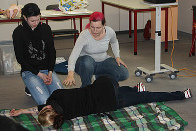 Erzieherausbildung: Kurs „Erste Hilfe am Kind“