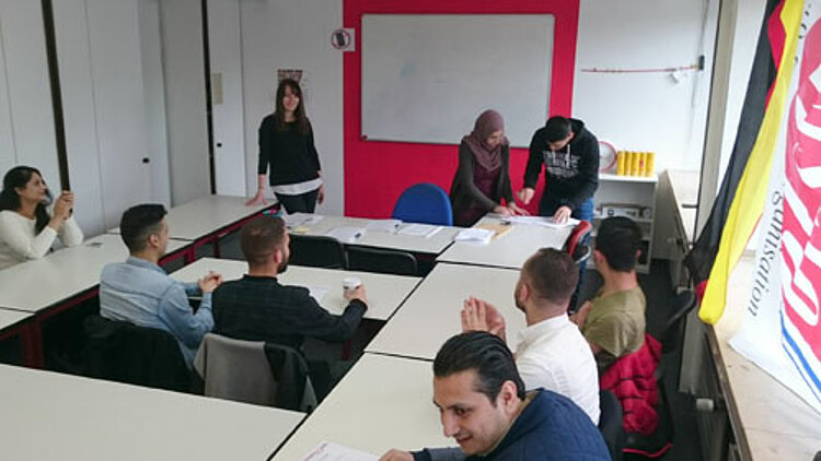 Abschied: Weitere KompAS-Absolventen verlassen die Euro-Schulen Düsseldorf Abschied: Weitere KompAS-Absolventen verlassen die Euro-Schulen Düsseldorf