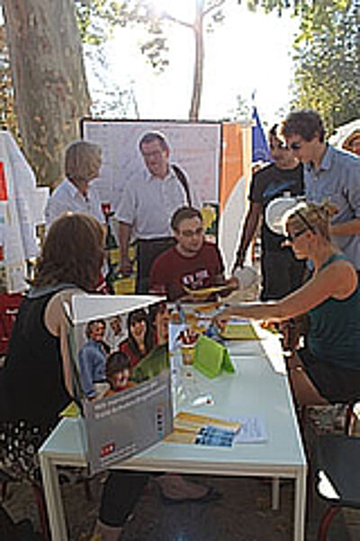 Euro-Schulen Bonn repräsentieren ESO auf dem Einheitsfest in Bonn Euro-Schulen Bonn repräsentieren ESO auf dem Einheitsfest in Bonn