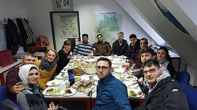 Weihnachtsessen des KompAS-Kurses in Leverkusen Weihnachtsessen des KompAS-Kurses in Leverkusen