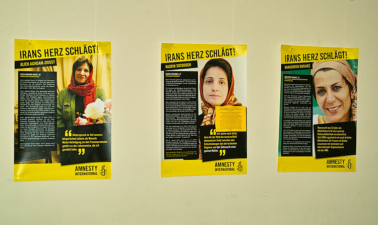 Deutschkursteilnehmerin aus dem Iran stellt Kunstwerke aus Deutschkursteilnehmerin aus dem Iran stellt Kunstwerke aus