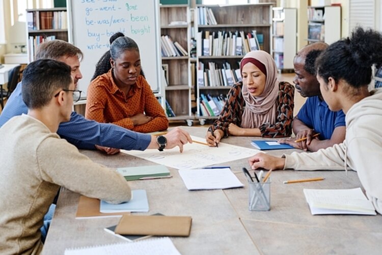 Arbeitsmarktmentoren: Austausch zwischen Lehre und Praxis Arbeitsmarktmentoren: Austausch zwischen Lehre und Praxis