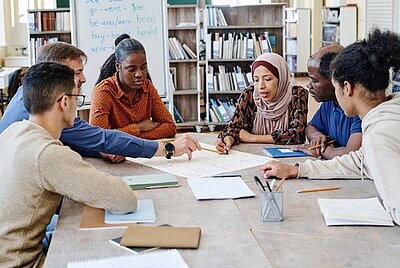 Arbeitsmarktmentoren: Austausch zwischen Lehre und Praxis Arbeitsmarktmentoren: Austausch zwischen Lehre und Praxis