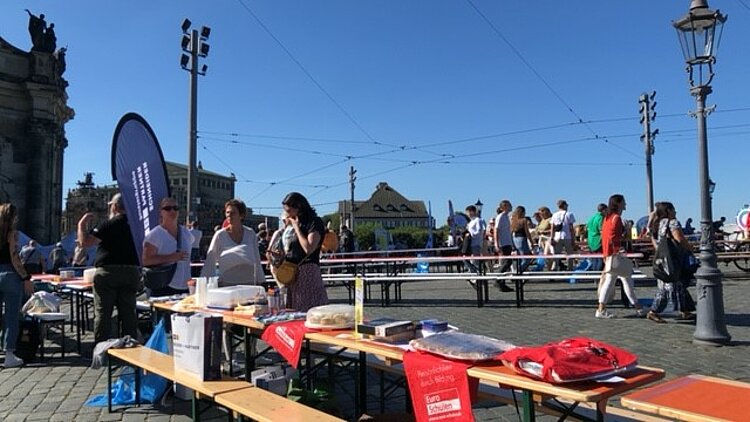 Gastmahl für alle – Dresden is(s)t bunt Gastmahl für alle – Dresden is(s)t bunt