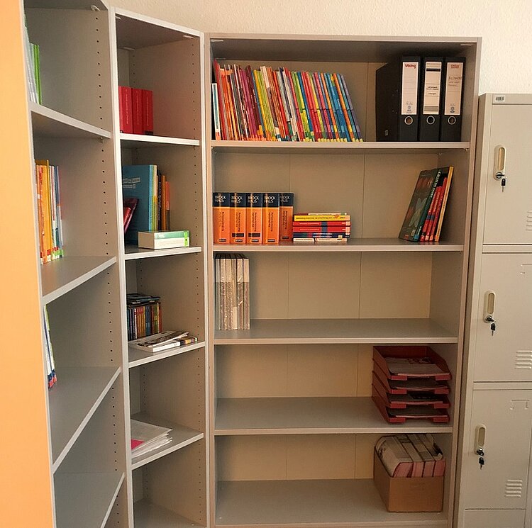 Staff only! Neuer Raum für unsere Lehrer*innen Staff only! Neuer Raum für unsere Lehrer*innen