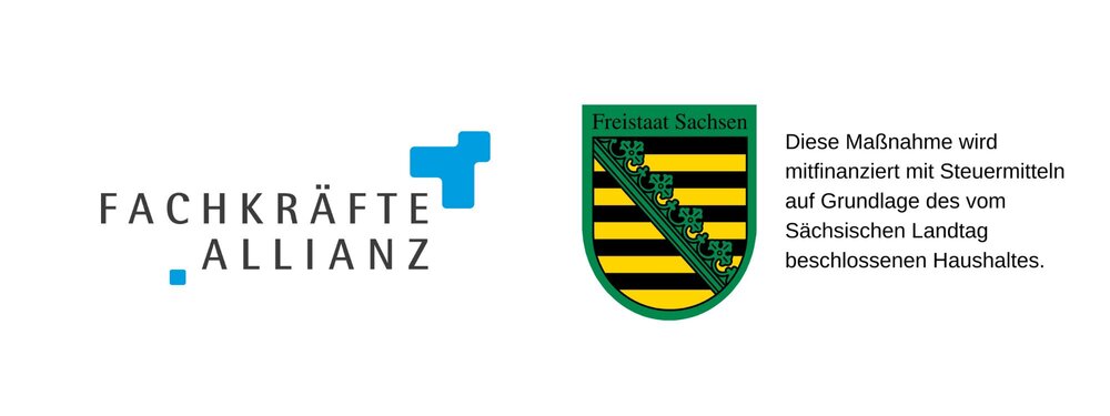 Das linke Logo zeigt die Fachkräfteallianz. Das rechte Logo zeigt das grün-gelb-schwarze Wappen des Freistaats Sachsen zu sehen, rechts daneben steht der folgende Text: "Diese Maßnahme wird mitfinanziert mit Steuermitteln auf Grundlage des vom Sächsischen Landtag beschlossenen Haushaltes."