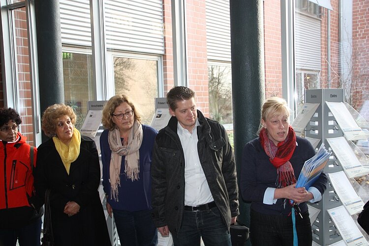Migranten lernen im Bildungszentrum Migranten lernen im Bildungszentrum