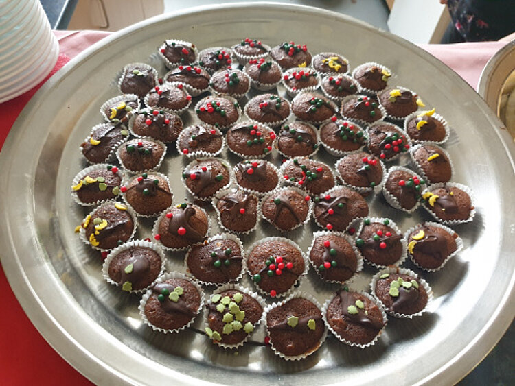 Teilnehmerinnen begeistern mit interkulturellem Snack-Buffet Teilnehmerinnen begeistern mit interkulturellem Snack-Buffet