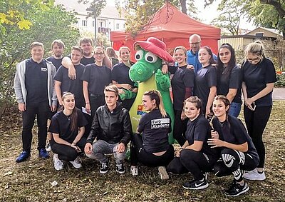 Euro-Schulen als Rundenspender beim HALLIANZ Spendenlauf Euro-Schulen als Rundenspender beim HALLIANZ Spendenlauf