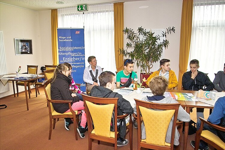 Jungen-Zukunftstag: Boys`Day am 25. April 2013 Jungen-Zukunftstag: Boys`Day am 25. April 2013