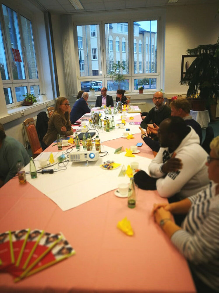 10 Jahre Erfahrungswissen – Vermittlung in den Arbeitsmarkt stärkt Integrationsprozess 10 Jahre Erfahrungswissen – Vermittlung in den Arbeitsmarkt stärkt Integrationsprozess