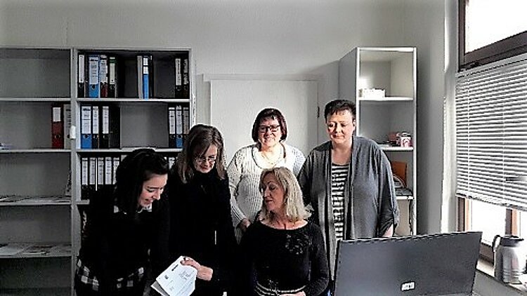 Projekt „Zukunftslotsen – Arbeitsmarktmentoren für Geflüchtete im Landkreis Zwickau Projekt „Zukunftslotsen – Arbeitsmarktmentoren für Geflüchtete im Landkreis Zwickau