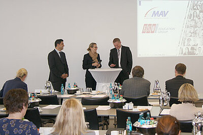 Erfahrungsaustausch zum Thema „Integration von Flüchtlingen in Arbeit und Ausbildung“ Erfahrungsaustausch zum Thema „Integration von Flüchtlingen in Arbeit und Ausbildung“