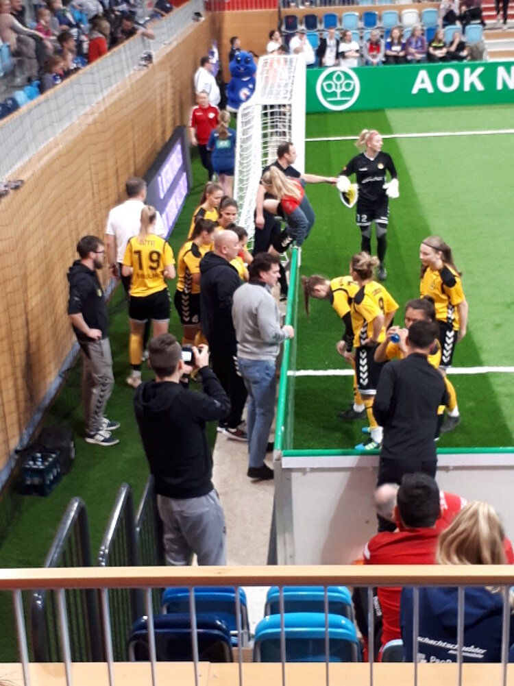 Euro-Schulen Potsdam unterstützen 8. Internationalen AOK Turbine Hallencup 2020 