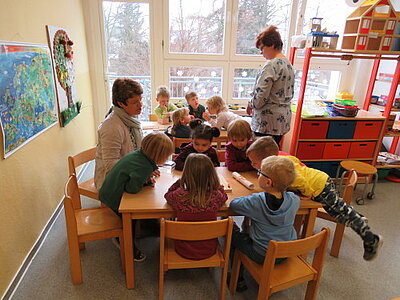 Maßnahme „Schritt für Schritt – Stufe 5“: Kindergartenbesuch mit Überraschungen Maßnahme „Schritt für Schritt – Stufe 5“: Kindergartenbesuch mit Überraschungen