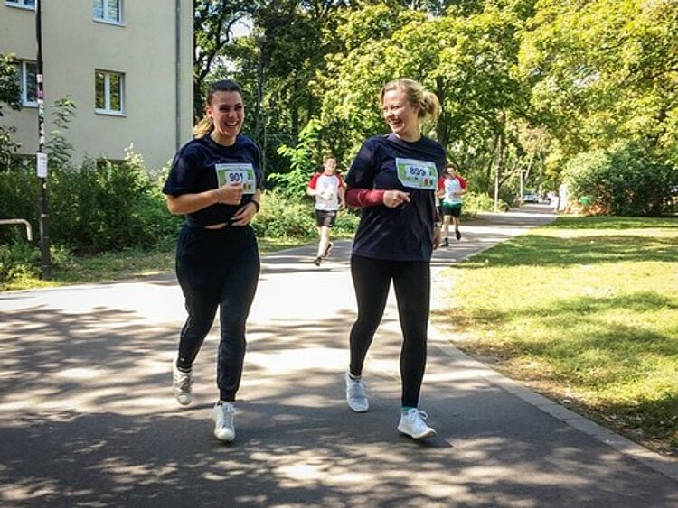 Euro-Schulen als Rundenspender beim HALLIANZ Spendenlauf Euro-Schulen als Rundenspender beim HALLIANZ Spendenlauf