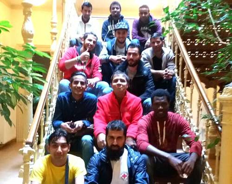 Gestern Kursteilnehmer – heute Betreuer anderer Migranten Gestern Kursteilnehmer – heute Betreuer anderer Migranten