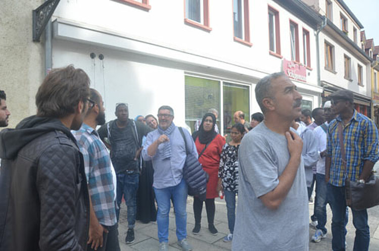 Deutschkursteilnehmer auf Rundreise durch die Region Deutschkursteilnehmer auf Rundreise durch die Region
