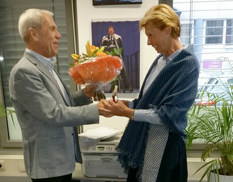 Ehrung: 30 Jahre Unterrichtsgestaltung mit „Herz und Hand“ Ehrung: 30 Jahre Unterrichtsgestaltung mit „Herz und Hand“
