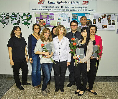 „Spitzen-Klasse“ – Zeugnisse für die Klasse von 2010 „Spitzen-Klasse“ – Zeugnisse für die Klasse von 2010-1