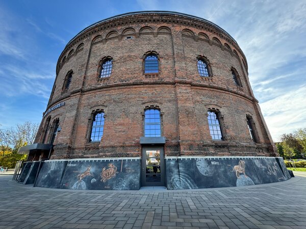 Foto des Planetariums Halle von außen