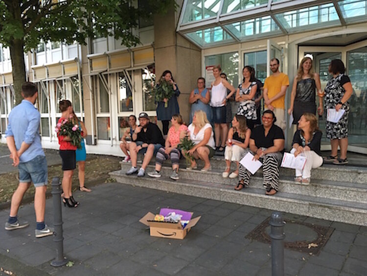 Die Euro-Schulen Bonn gratulieren ihren Absolventen! Die Euro-Schulen Bonn gratulieren ihren Absolventen!