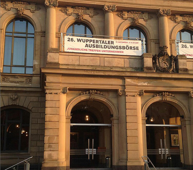 Integrationskursteilnehmer auf Ausbildungsbörse