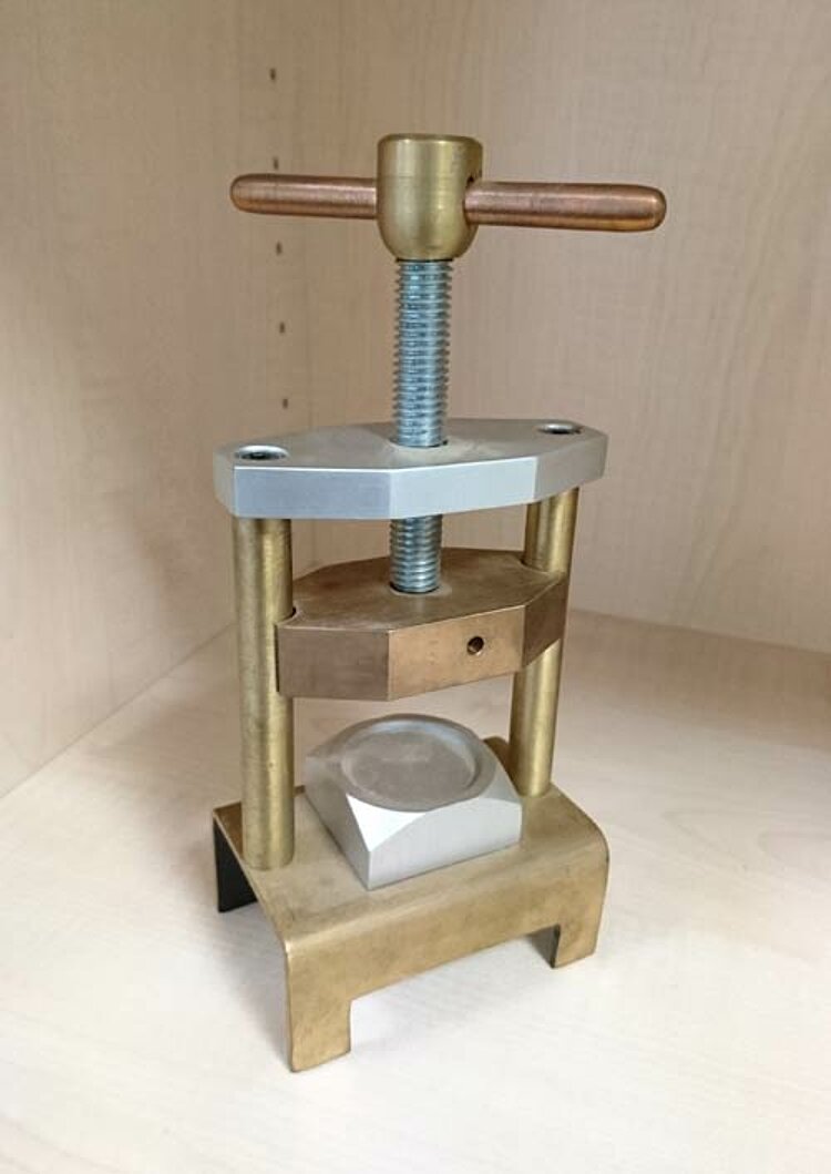 Metallarbeiten aus den Kerpener Werkstätten Metallarbeiten aus den Kerpener Werkstätten