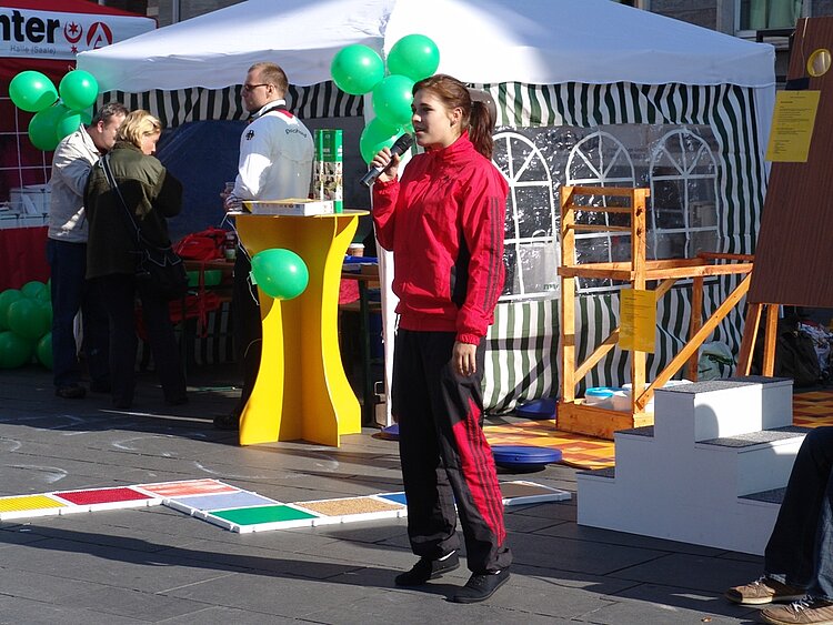 Physiotherapie zum Mitmachen beim 10. Deutschen Reha-Tag in Halle (Saale) Physiotherapie zum Mitmachen beim 10. Deutschen Reha-Tag in Halle (Saale)