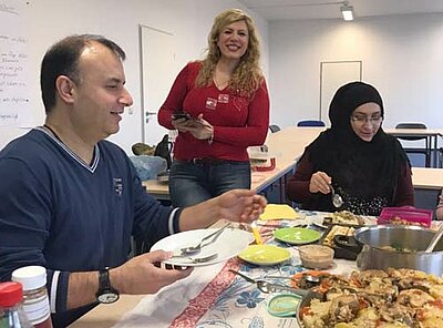 Gemeinsames Abschiedsessen im Deutschkurs Gemeinsames Abschiedsessen im Deutschkurs