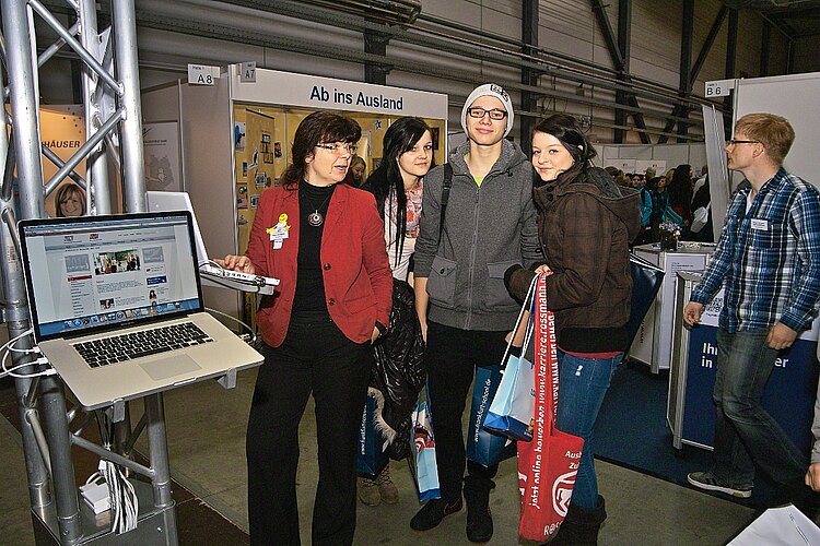 Euro-Schulen Halle auf der Bildungsmesse „Chance 2013“ Euro-Schulen Halle auf der Bildungsmesse „Chance 2013“