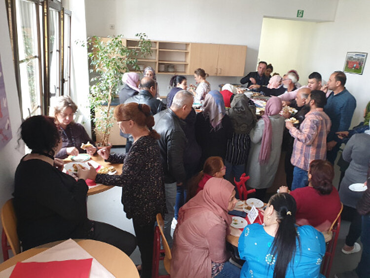 Teilnehmerinnen begeistern mit interkulturellem Snack-Buffet Teilnehmerinnen begeistern mit interkulturellem Snack-Buffet