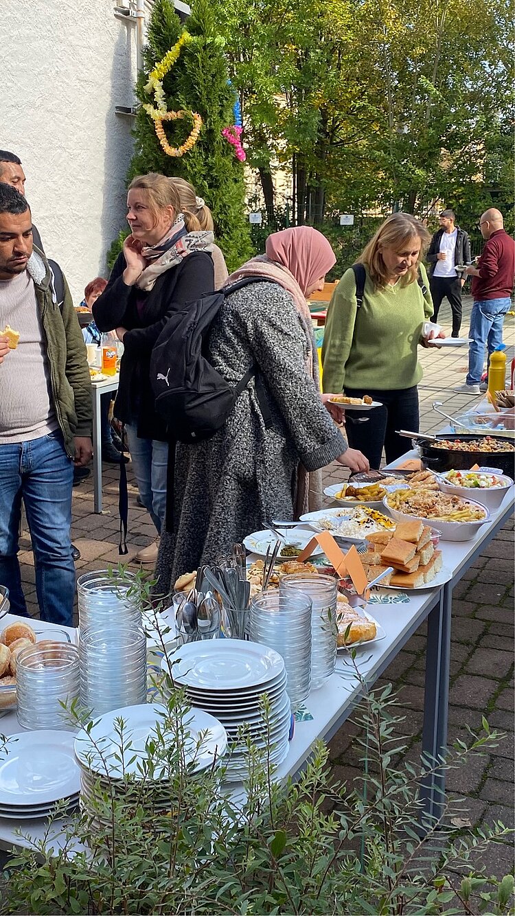 Get-together mit kulinarischen Köstlichkeiten Get-together mit kulinarischen Köstlichkeiten