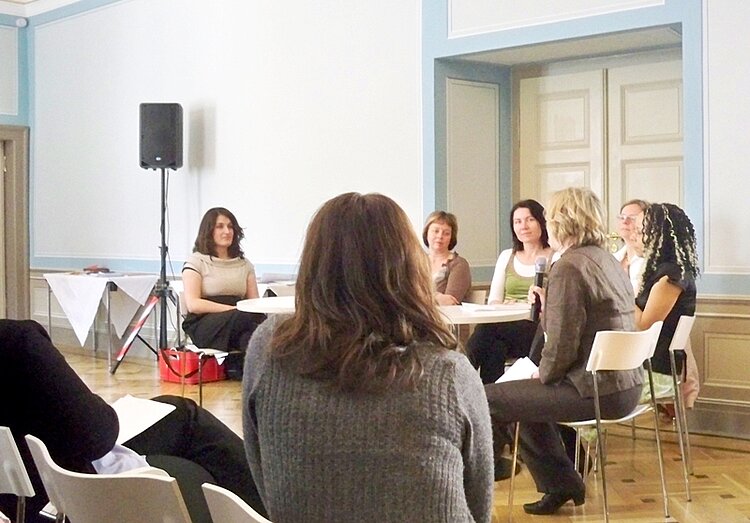 Sprach- und Integrationsmittler im Dialog mit Netzwerkpartnern Sprach- und Integrationsmittler im Dialog mit Netzwerkpartnern
