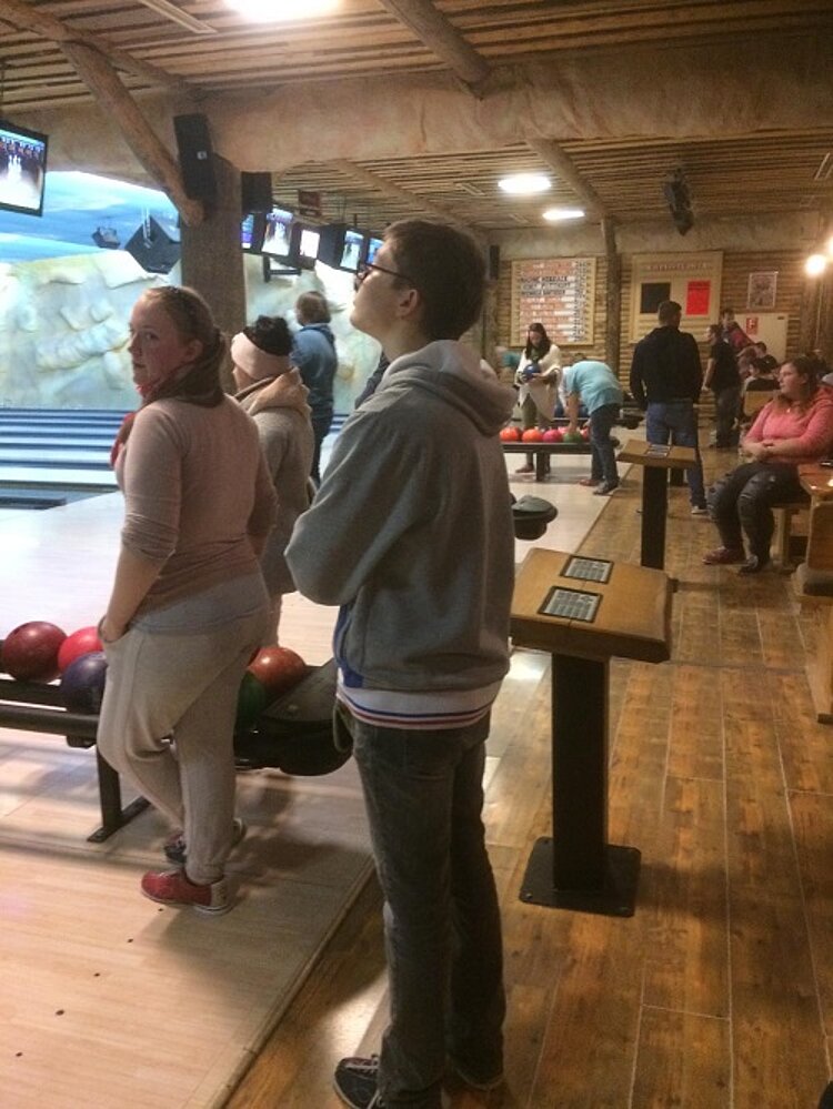 Weihnachtsbowlen des Jugendwohnheims Weihnachtsbowlen des Jugendwohnheims