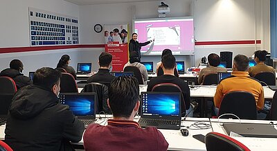 Integrationskurs macht den nächsten Schritt Integrationskurs macht den nächsten Schritt