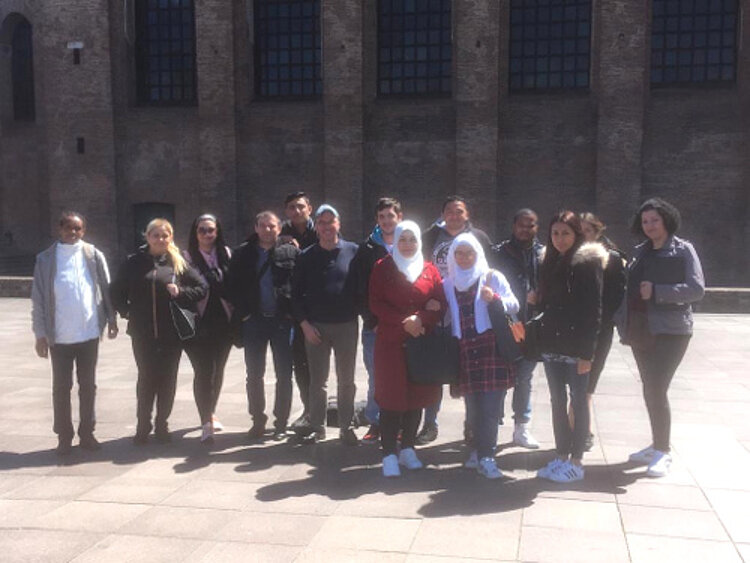 Orientierungskurs besucht Konstantinbasilika Orientierungskurs besucht Konstantinbasilika