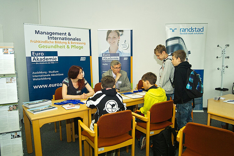 Tag der offenen Tür im Bildungs- und Technologiezentrum der Handwerkskammer Tag der offenen Tür im Bildungs- und Technologiezentrum der Handwerkskammer